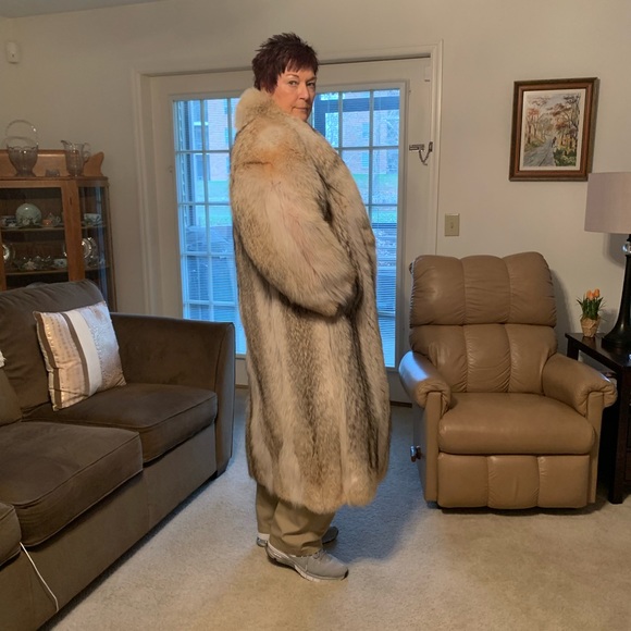 Natural Coyote Coat - Picture 12 of 12